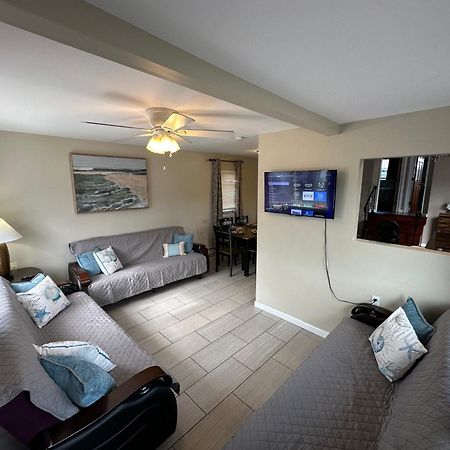 Newly Renovated 2 Bedroom House シーサイド・ハイツ エクステリア 写真