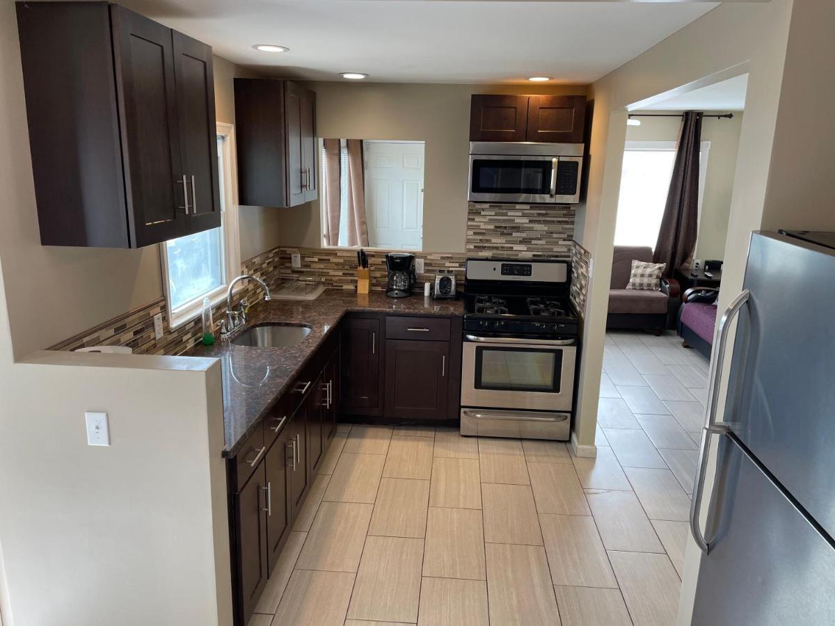 Newly Renovated 2 Bedroom House シーサイド・ハイツ エクステリア 写真