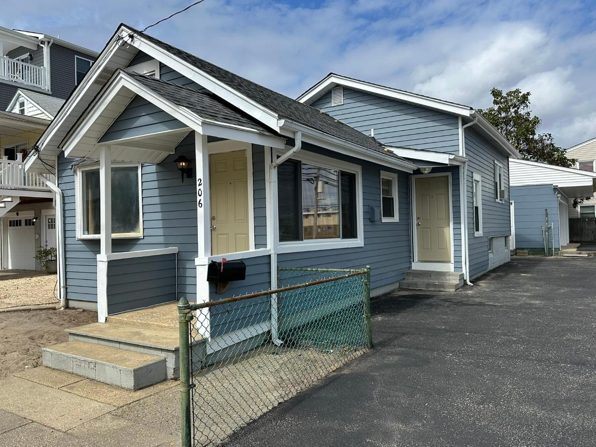 Newly Renovated 2 Bedroom House シーサイド・ハイツ エクステリア 写真