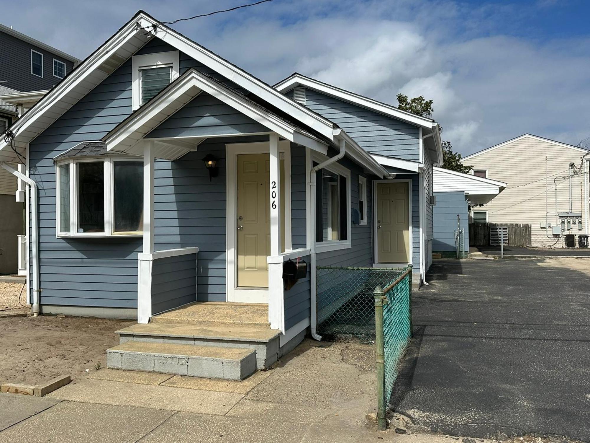 Newly Renovated 2 Bedroom House シーサイド・ハイツ エクステリア 写真