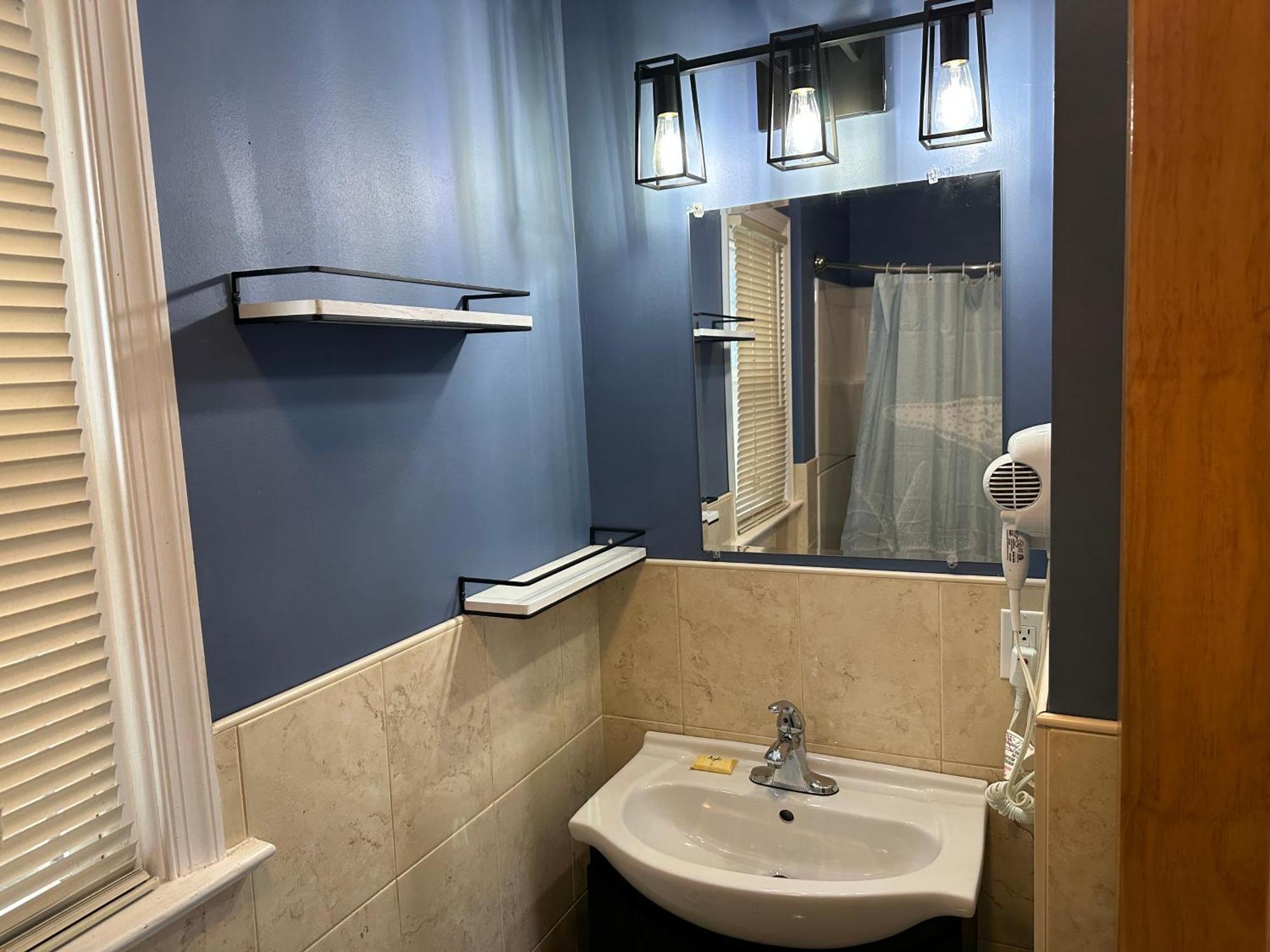 Newly Renovated 2 Bedroom House シーサイド・ハイツ エクステリア 写真